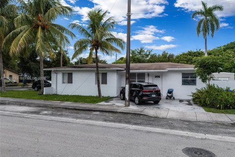 Immobilier commercial à vendre à Miami, Floride: 139.82 m2 № 2171033 - photo 24