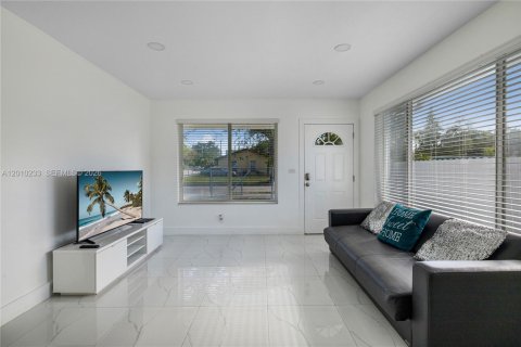 Immobilier commercial à vendre à Miami, Floride: 139.82 m2 № 2171033 - photo 16