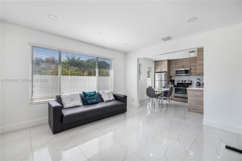 Immobilier commercial à vendre à Miami, Floride: 139.82 m2 № 2171033 - photo 15