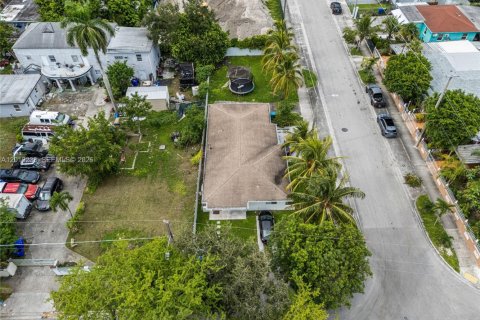 Immobilier commercial à vendre à Miami, Floride: 139.82 m2 № 2171033 - photo 5