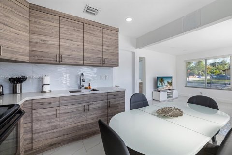 Immobilier commercial à vendre à Miami, Floride: 139.82 m2 № 2171033 - photo 21