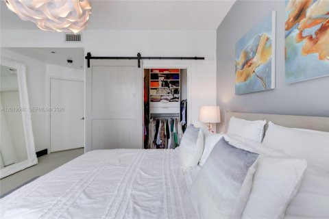 Condo in Miami, Florida, 2 bedrooms № 2091004 - photo 14