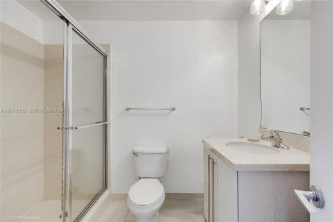 Condo in Miami, Florida, 2 bedrooms № 2091004 - photo 18