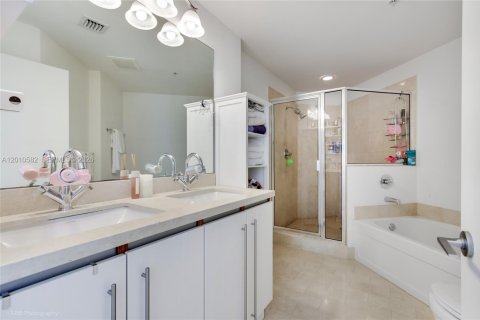Condo in Miami, Florida, 2 bedrooms № 2091004 - photo 15