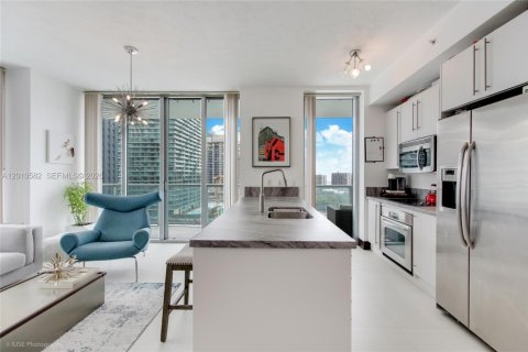 Condo in Miami, Florida, 2 bedrooms № 2091004 - photo 12
