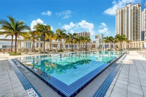 Condo in Miami, Florida, 2 bedrooms № 2091004 - photo 22