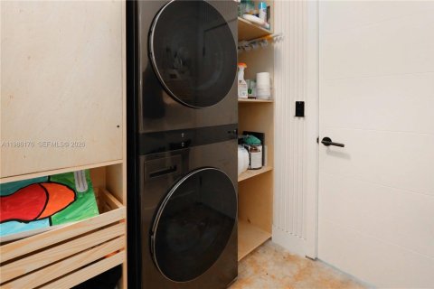 House in Hollywood, Florida 2 bedrooms, 109.16 sq.m. № 2049077 - photo 27