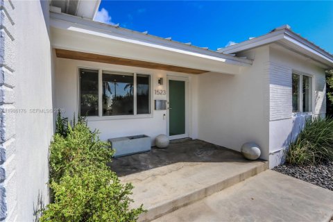 House in Hollywood, Florida 2 bedrooms, 109.16 sq.m. № 2049077 - photo 30