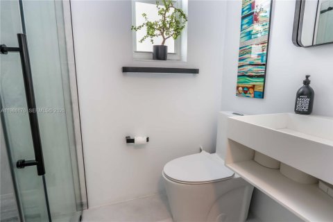 House in Hollywood, Florida 2 bedrooms, 109.16 sq.m. № 2049077 - photo 26