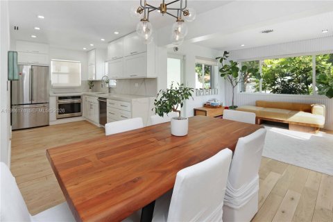 House in Hollywood, Florida 2 bedrooms, 109.16 sq.m. № 2049077 - photo 12