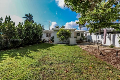 House in Hollywood, Florida 2 bedrooms, 109.16 sq.m. № 2049077 - photo 28