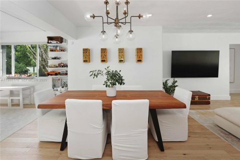 House in Hollywood, Florida 2 bedrooms, 109.16 sq.m. № 2049077 - photo 11