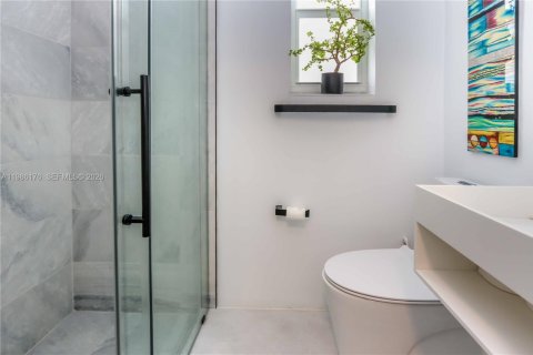 House in Hollywood, Florida 2 bedrooms, 109.16 sq.m. № 2049077 - photo 25