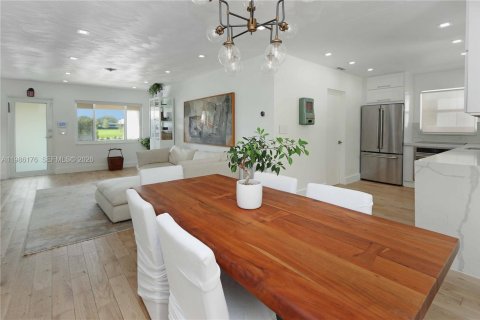 House in Hollywood, Florida 2 bedrooms, 109.16 sq.m. № 2049077 - photo 10