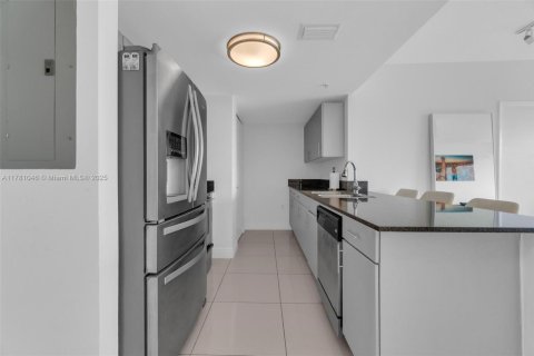 Condo in Miami, Florida, 2 bedrooms  № 1863149 - photo 9