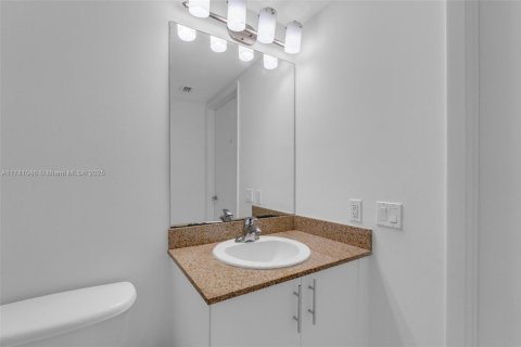 Condo in Miami, Florida, 2 bedrooms  № 1863149 - photo 19