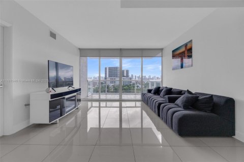 Condo in Miami, Florida, 2 bedrooms  № 1863149 - photo 3