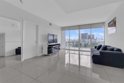 Condo in Miami, Florida, 2 bedrooms  № 1863149 - photo 5
