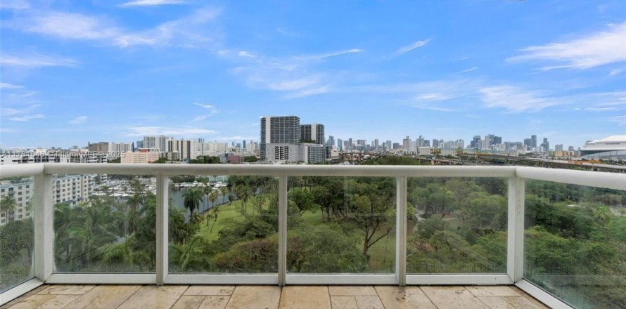 Condo in Miami, Florida, 2 bedrooms  № 1863149