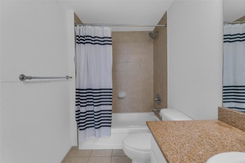 Condo in Miami, Florida, 2 bedrooms  № 1863149 - photo 20