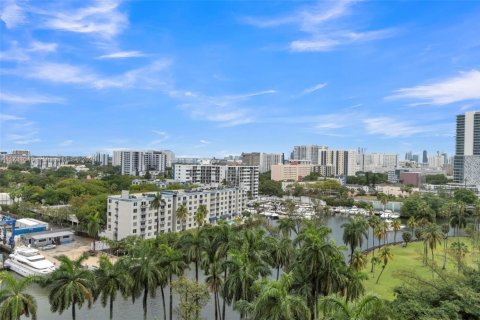 Condo in Miami, Florida, 2 bedrooms  № 1863149 - photo 4