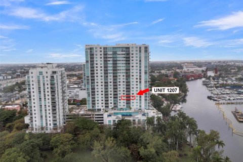 Condo in Miami, Florida, 2 bedrooms  № 1863149 - photo 2