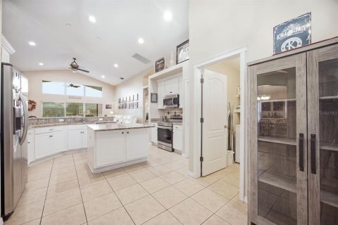 House in Wesley Chapel, Florida 4 bedrooms, 228.08 sq.m. № 2402797 - photo 7