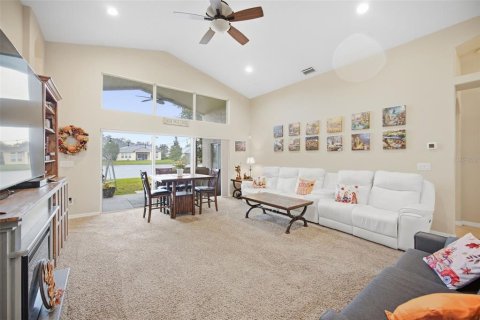 House in Wesley Chapel, Florida 4 bedrooms, 228.08 sq.m. № 2402797 - photo 15