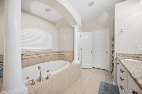 House in Wesley Chapel, Florida 4 bedrooms, 228.08 sq.m. № 2402797 - photo 27