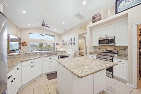 House in Wesley Chapel, Florida 4 bedrooms, 228.08 sq.m. № 2402797 - photo 11
