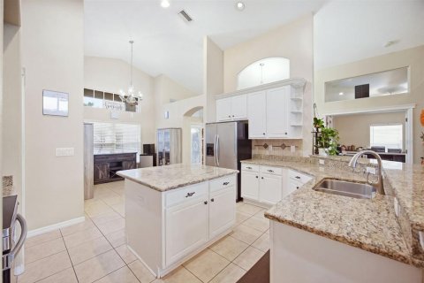 House in Wesley Chapel, Florida 4 bedrooms, 228.08 sq.m. № 2402797 - photo 10