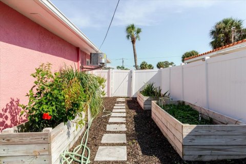 Casa en venta en Saint Pete Beach, Florida, 3 dormitorios, 125.6 m2 № 1899037 - foto 28