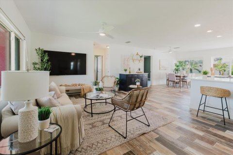 Casa en venta en Saint Pete Beach, Florida, 3 dormitorios, 125.6 m2 № 1899037 - foto 3