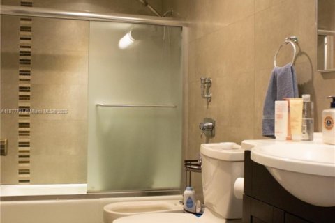 Condominio en venta en Miami, Florida, 2 dormitorios, 126.53 m2 № 2034288 - foto 15