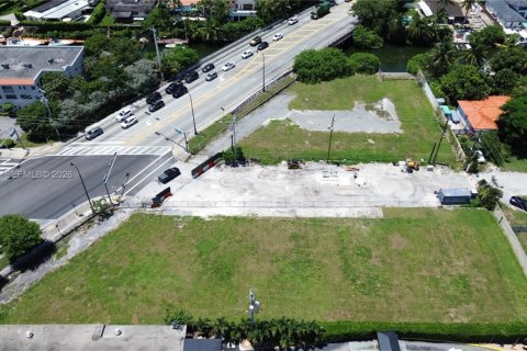 Terreno en venta en Miami Shores, Florida № 2244692 - foto 8