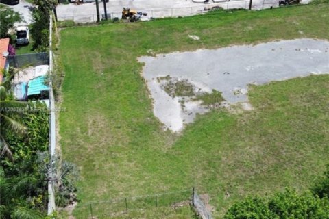 Terreno en venta en Miami Shores, Florida № 2244692 - foto 11