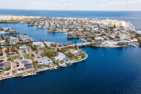 House in Holmes Beach, Florida 4 bedrooms, 257.15 sq.m. № 1424218 - photo 13