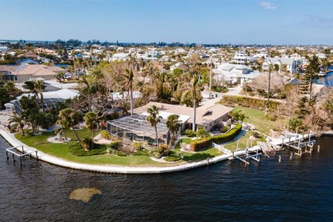 House in Holmes Beach, Florida 4 bedrooms, 257.15 sq.m. № 1424218 - photo 5