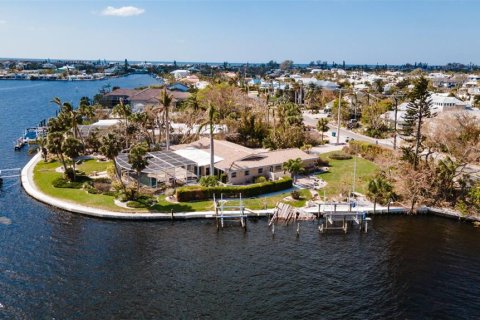 House in Holmes Beach, Florida 4 bedrooms, 257.15 sq.m. № 1424218 - photo 4