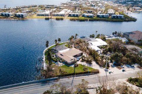 House in Holmes Beach, Florida 4 bedrooms, 257.15 sq.m. № 1424218 - photo 11