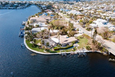 House in Holmes Beach, Florida 4 bedrooms, 257.15 sq.m. № 1424218 - photo 10