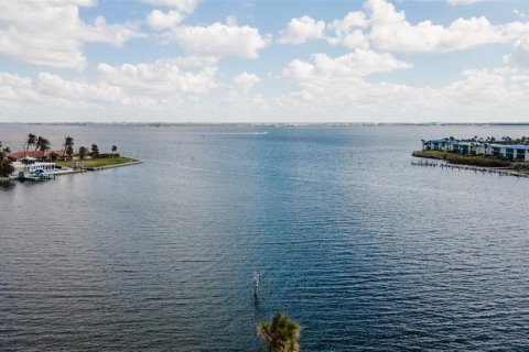 House in Holmes Beach, Florida 4 bedrooms, 257.15 sq.m. № 1424218 - photo 19