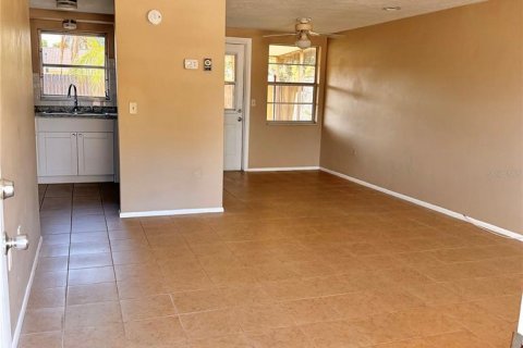 Apartamento en alquiler en New Port Richey, Florida, 1 dormitorio, 58.53 m2 № 2226538 - foto 2