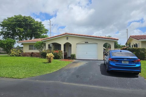 House in Deerfield Beach, Florida 2 bedrooms, 109.53 sq.m. № 2083751