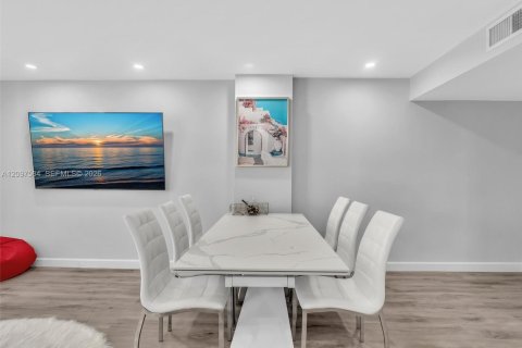 Copropriété à vendre à Hallandale Beach, Floride: 1 chambre, 89.19 m2 № 2395199 - photo 15