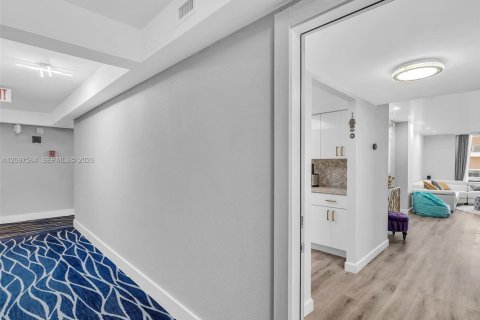 Copropriété à vendre à Hallandale Beach, Floride: 1 chambre, 89.19 m2 № 2395199 - photo 2