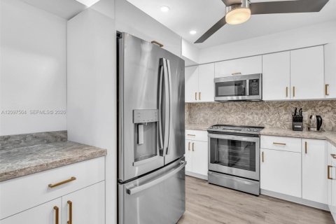 Copropriété à vendre à Hallandale Beach, Floride: 1 chambre, 89.19 m2 № 2395199 - photo 5