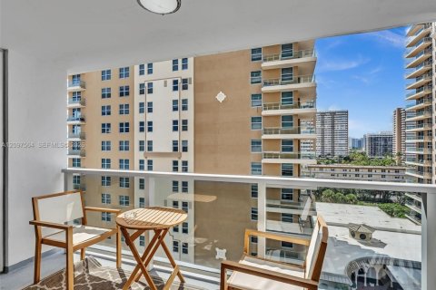Copropriété à vendre à Hallandale Beach, Floride: 1 chambre, 89.19 m2 № 2395199 - photo 19