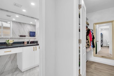 Copropriété à vendre à Hallandale Beach, Floride: 1 chambre, 89.19 m2 № 2395199 - photo 25