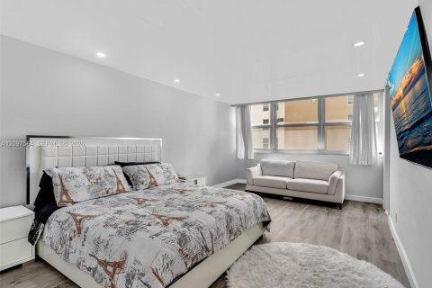 Copropriété à vendre à Hallandale Beach, Floride: 1 chambre, 89.19 m2 № 2395199 - photo 22